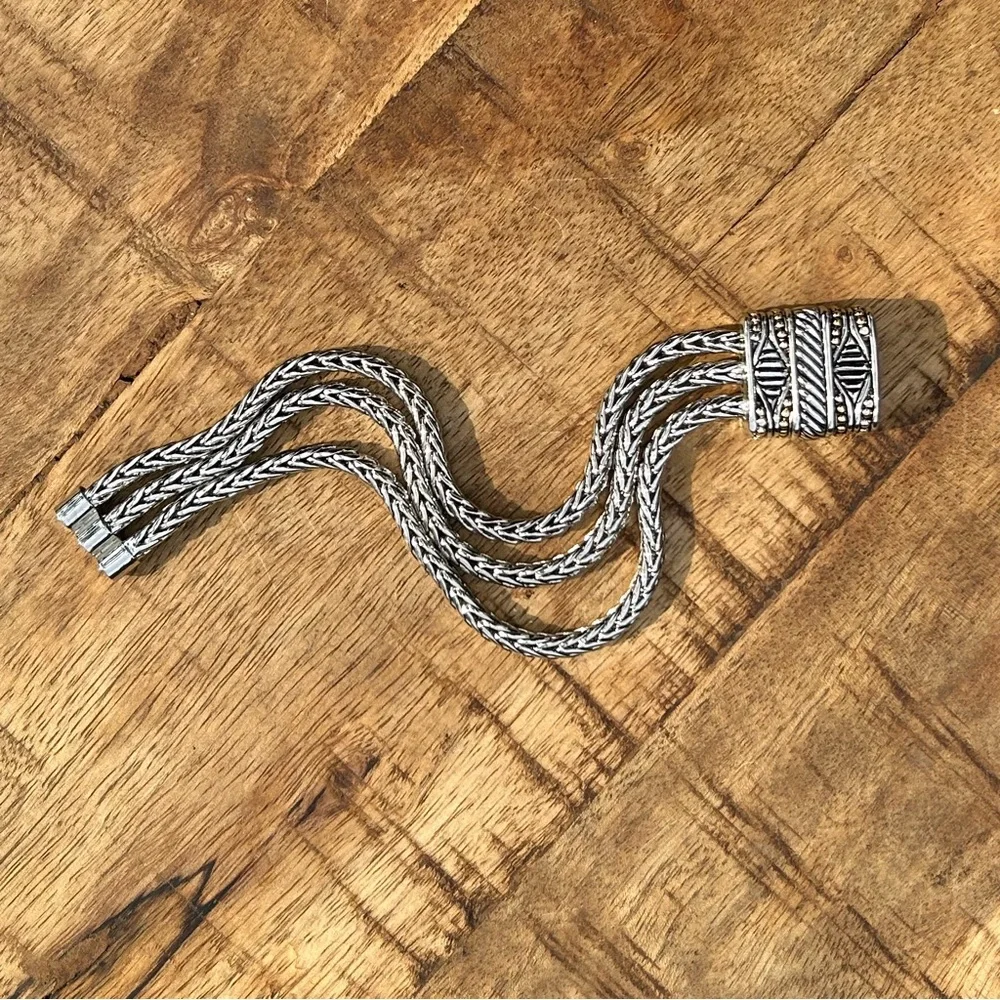 ✨The Yurman Look for less! Triple strand silver bracelet w magnetic closure - Picture 3 of 5